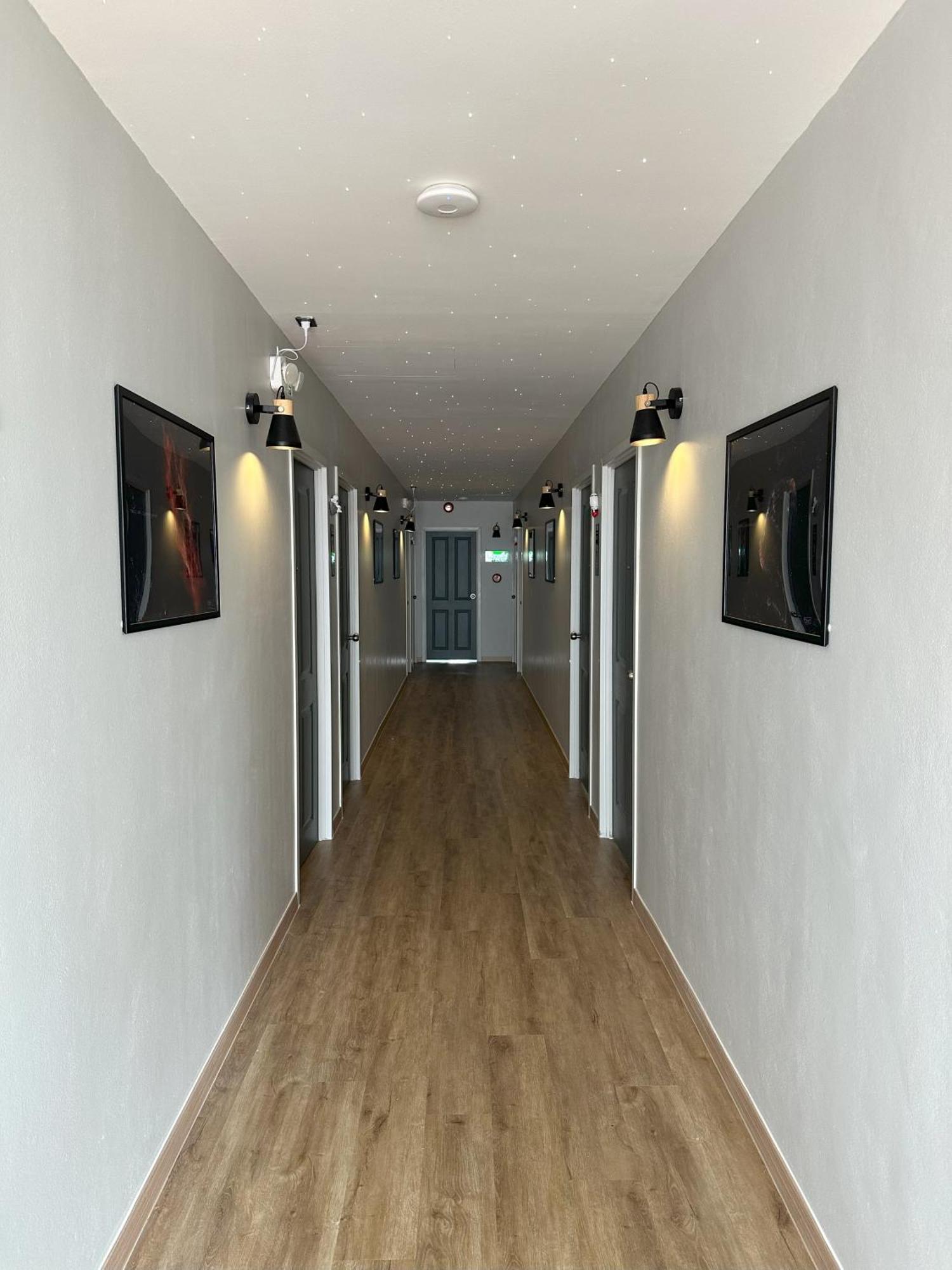 Hotel Bed-room At Suvarnabhumi Airport - Newly Renovated 2*