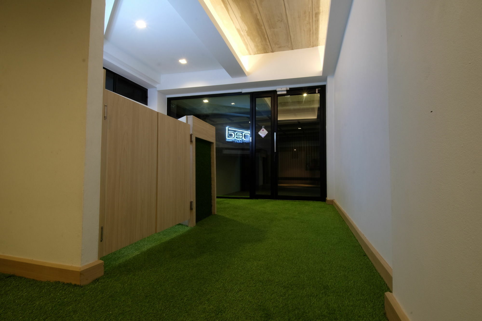 Bed-room At Suvarnabhumi Airport - Newly Renovated